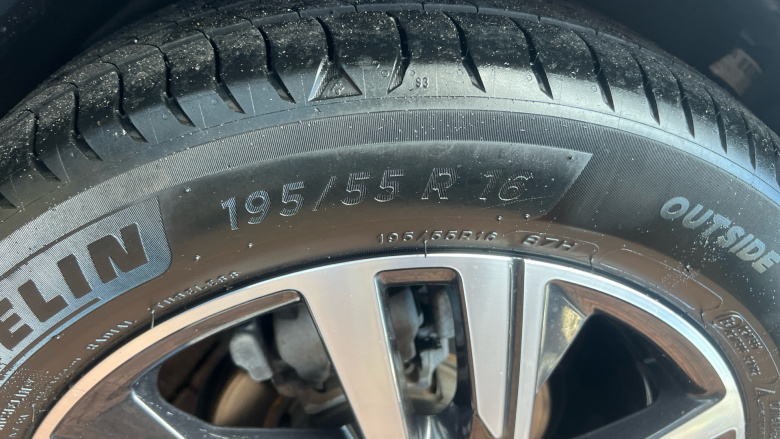 Peugeot 208 1.2 PureTech 100 Allure Premium 5dr Petrol Hatchback